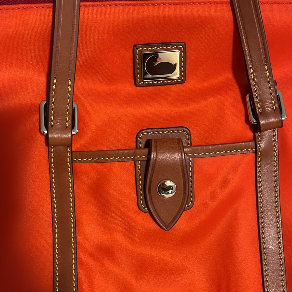 Large Nylon Dooney & Bourke Wayfarer Tote in “Persimmon” w/Brown Leather Straps - Picture 3 of 10